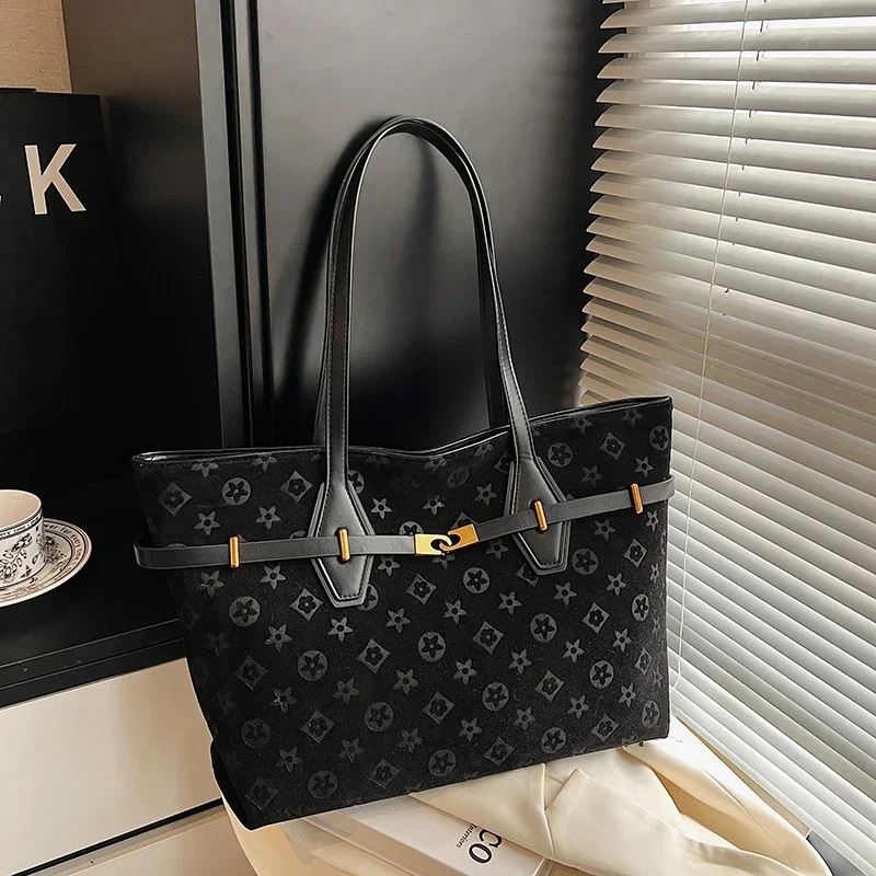 luxury-leather-crossbody-bag-for-women-practical-messenger-bag-in-classic-elegant-style-by-famous-designer