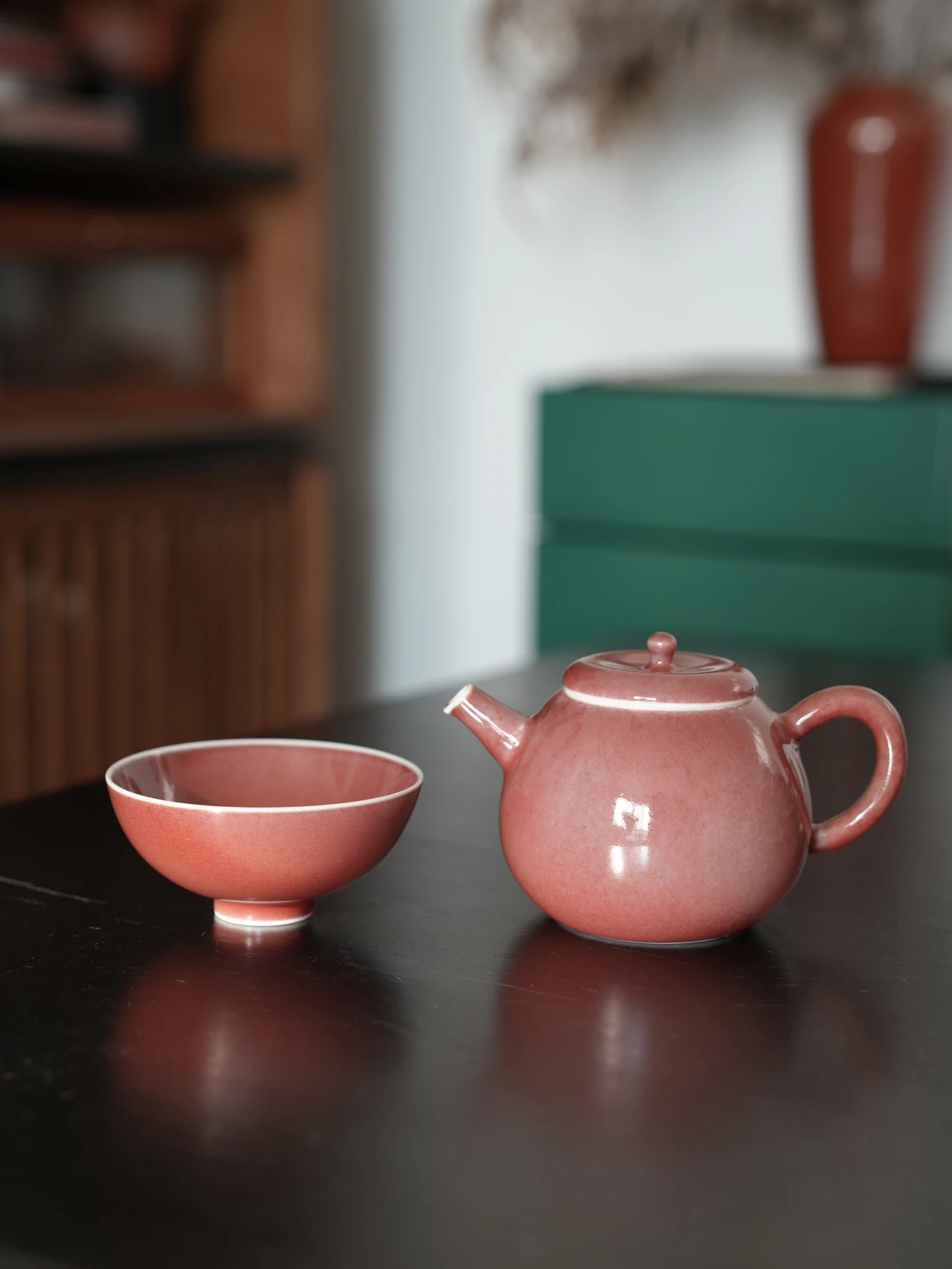 

Новый китайский чайный набор из цзиндэчжэньского фарфора: чайник и чашка, красный чайник, индивидуальная чашка, дизайн с лотосом, набор из одной чашки и чайника.