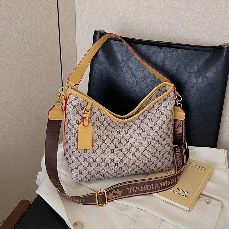 

Fashionable Leather Tote Bag for Women, Messenger Style Crossbody Bag By Top Brand, Popular Classic and Durable