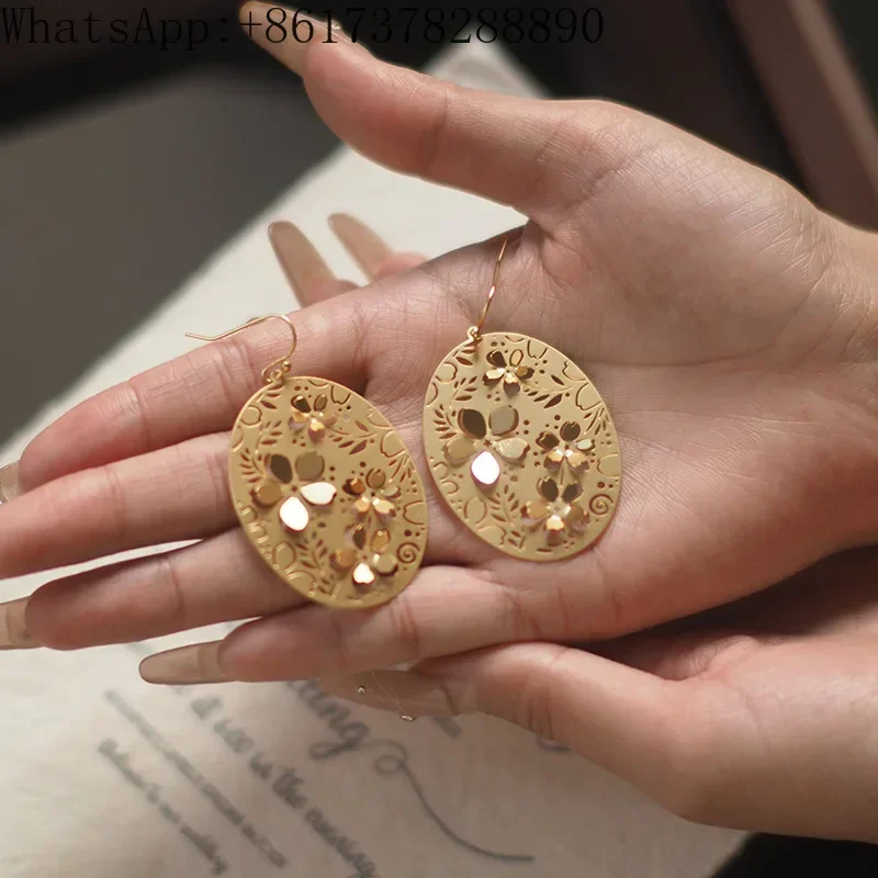 

Flower three-dimensional cherry blossom designer with European and American design sense, fashionable Korean style earrings