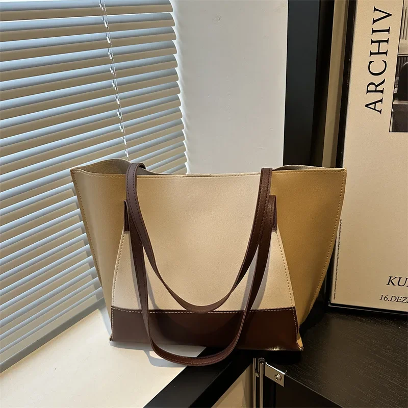 

Simple and large-capacity fashion contrasting colors, minimalist style temperament, shoulder underarm bag.
