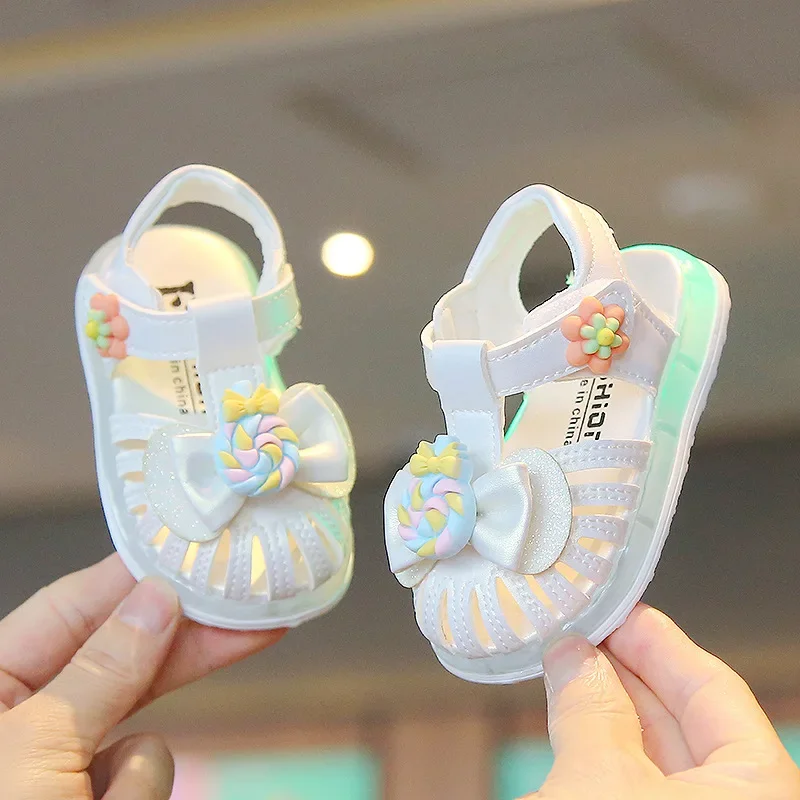 Summer LED Light Baby Girl Sandals Fashion Cute Candy Flower Soft Sole Toddler Shoes Kids Hollow Out Glowing Up Princess Sandals