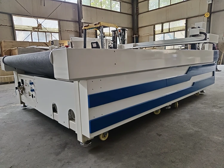 Stof Cnc Snijmachine Monster Snijmachine Voor Textiel Kledingstuk Doek Shirts Cutter AKZ1625 AKZ2030