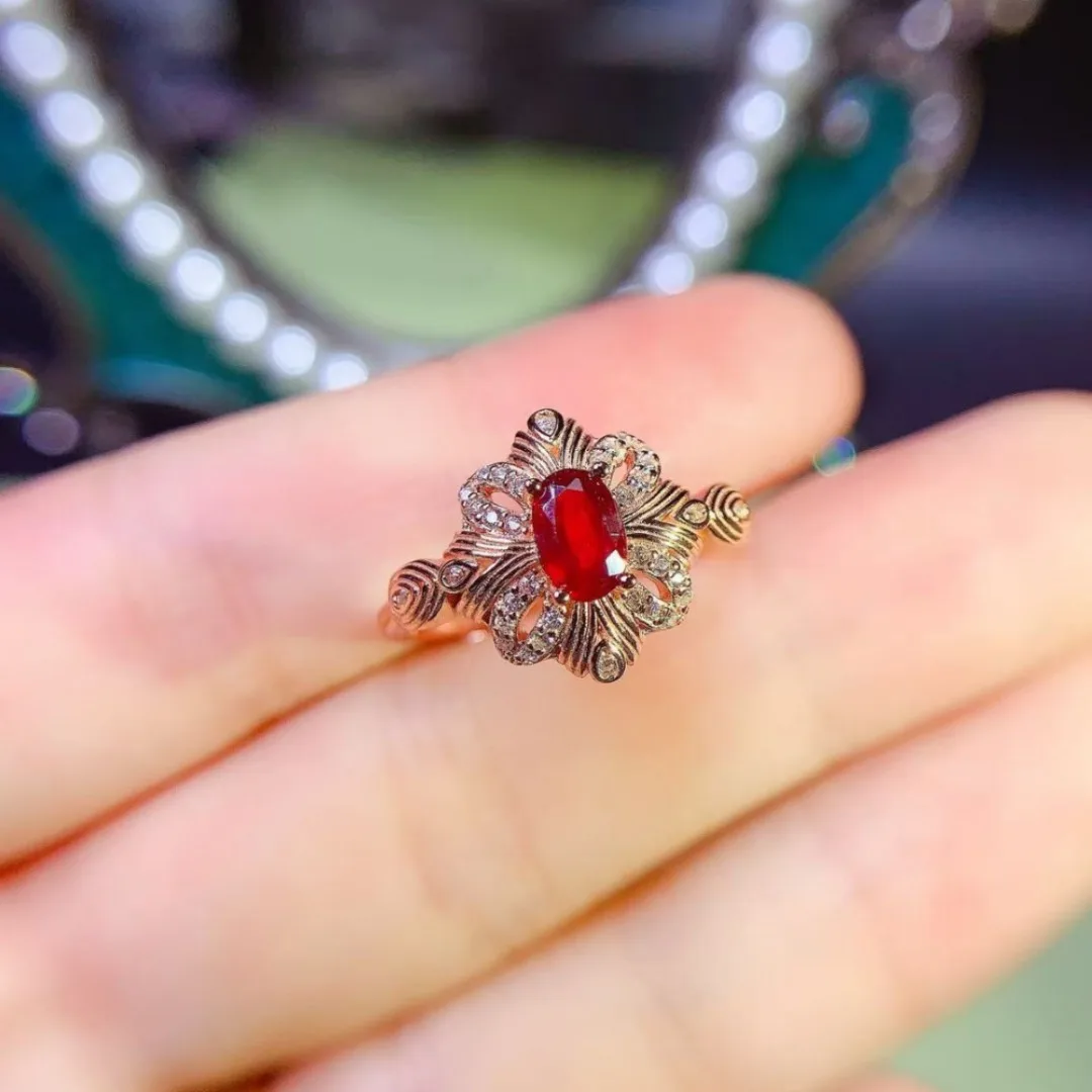 تتميز حلقة مصممة خصيصًا على مجموعة روبي طبيعية أصلية من الفضة الإسترليني S925 الفاخرة للتجميل الخالد