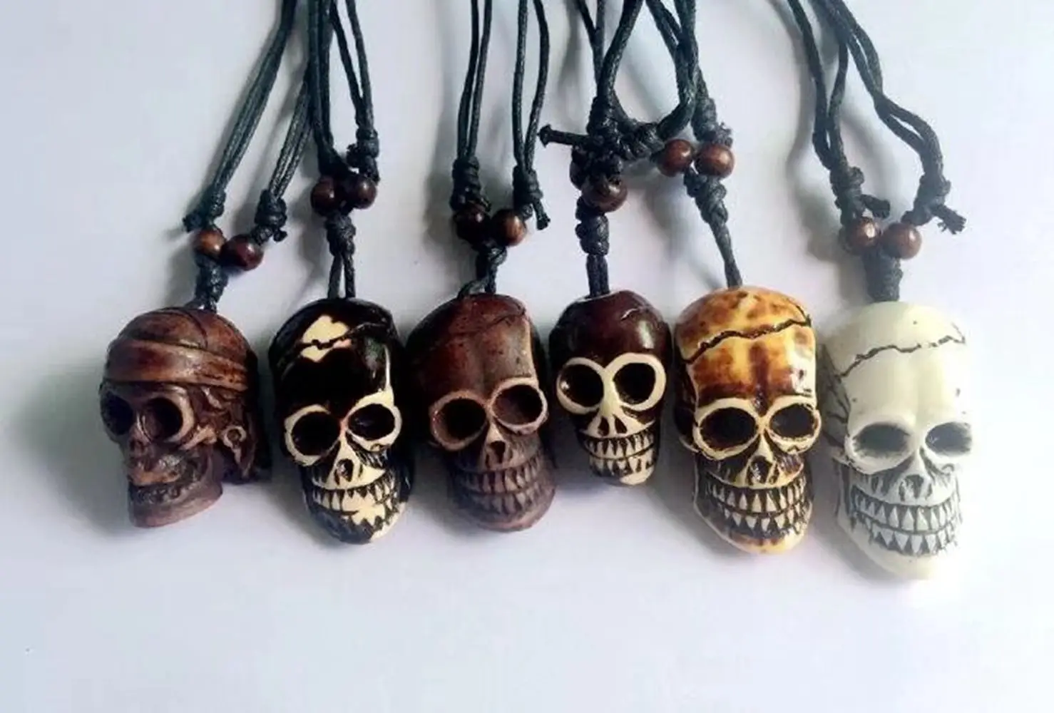 

12 pcs Skull Skeleton Auniquestyle Vintage Imitation Yak Bone Necklace Man-made Carving Skull Punk Amulet