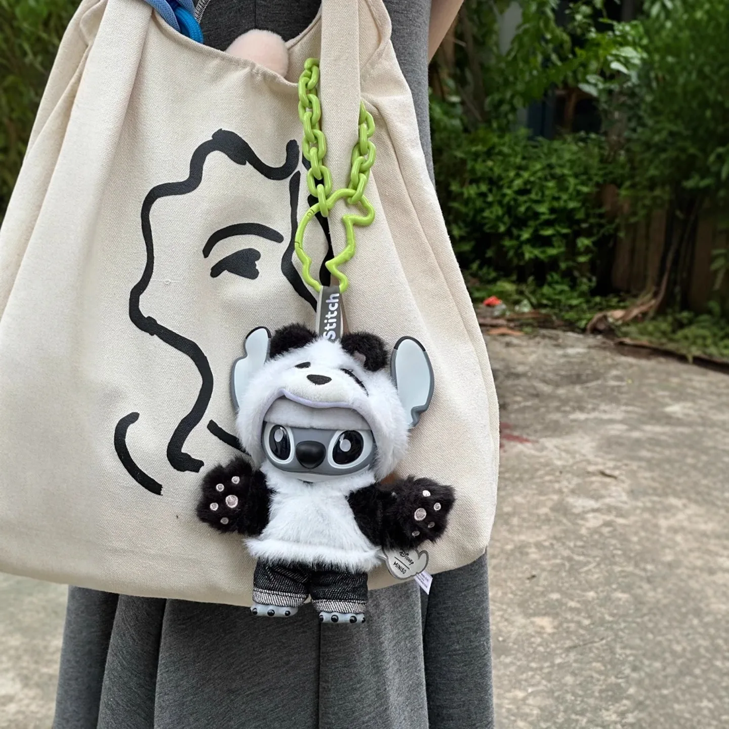 Caja ciega de la serie Disney MINISO GenZ Street, llavero de felpa de vinilo Panda Stitch, regalo de encanto coleccionable de edición limitada para fanáticos