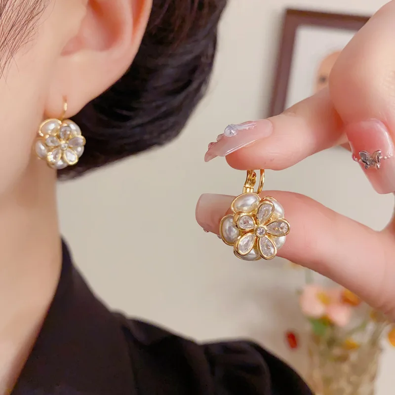 Niche versatile zircon pearl petal ear buckle feminine temperament light luxury simple super flash earrings