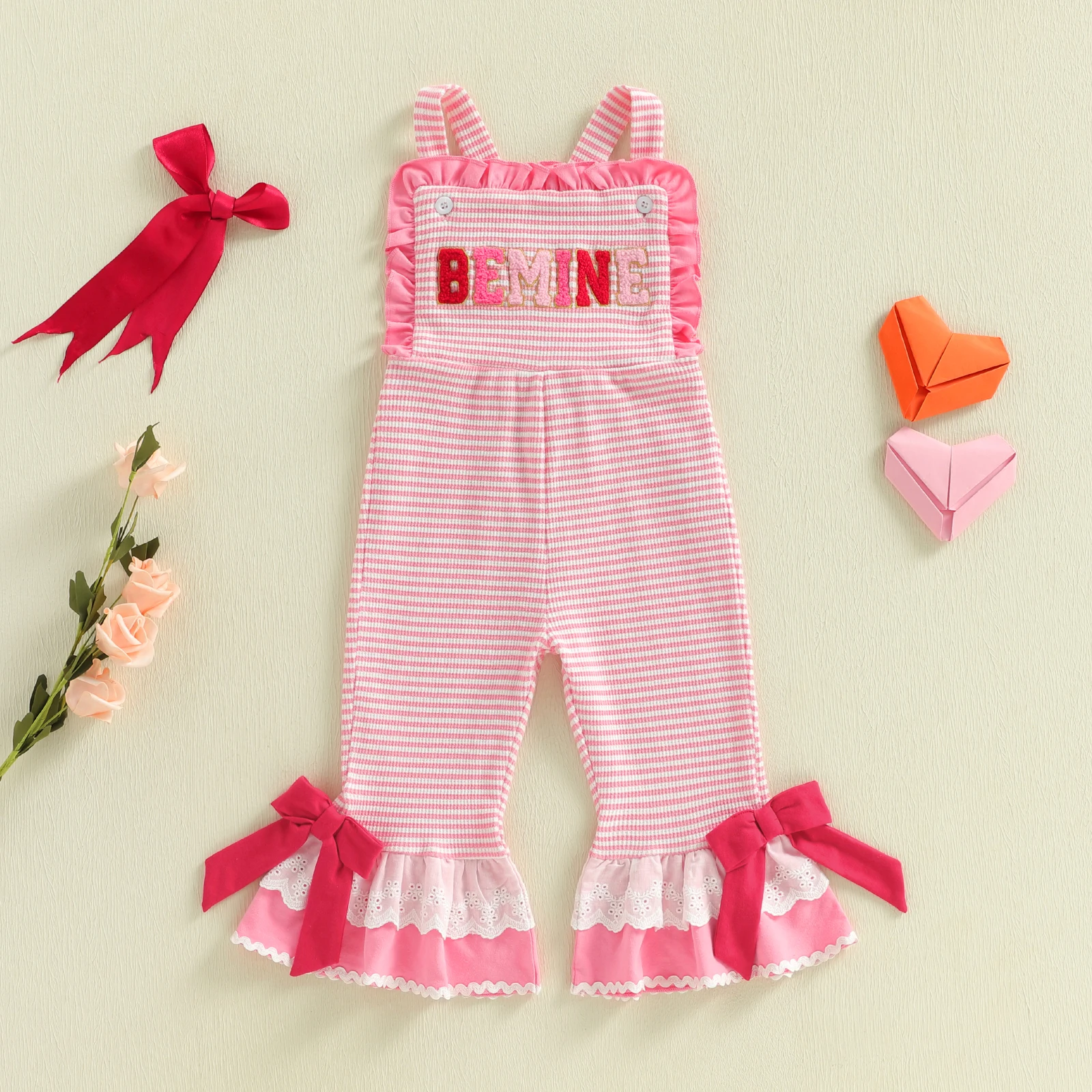 ملابس جمبسوت رائعة للفتيات الصغيرات من قماش الدنيم مع تطريز على شكل قلب وحاشية مكشكشة بدون أكمام ورقبة مربعة لعيد الحب