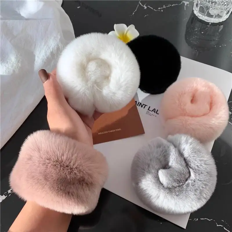 Polsini in vera pelliccia di coniglio Inverno Simpatico anello in peluche Bracciale Scaldabraccia in pelliccia di moda Polsini in pelliccia di coniglio di alta qualità Vendita calda Scaldapolsi