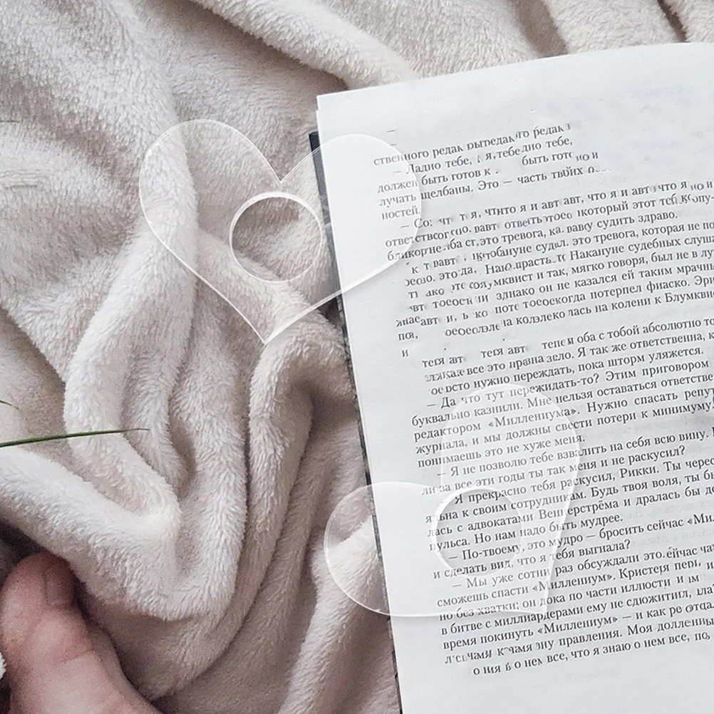 

4Pcs Transparent Heart Shaped Acrylic Thumb Bookmarks Reading Page Holders for Textbooks Novels Magazines Accessories