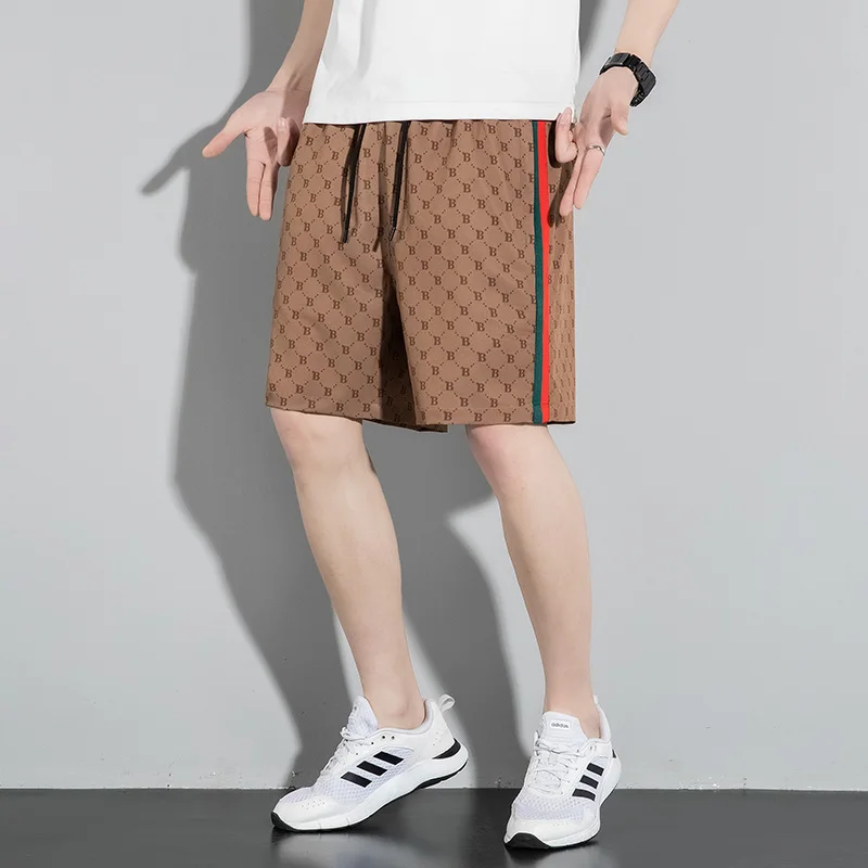 

Ледяной шелк с буквенным принтом, мужские летние тонкие свободные повседневные брюки с пятью точками, модный дизайн большого размера, чувственные прямые ноги...