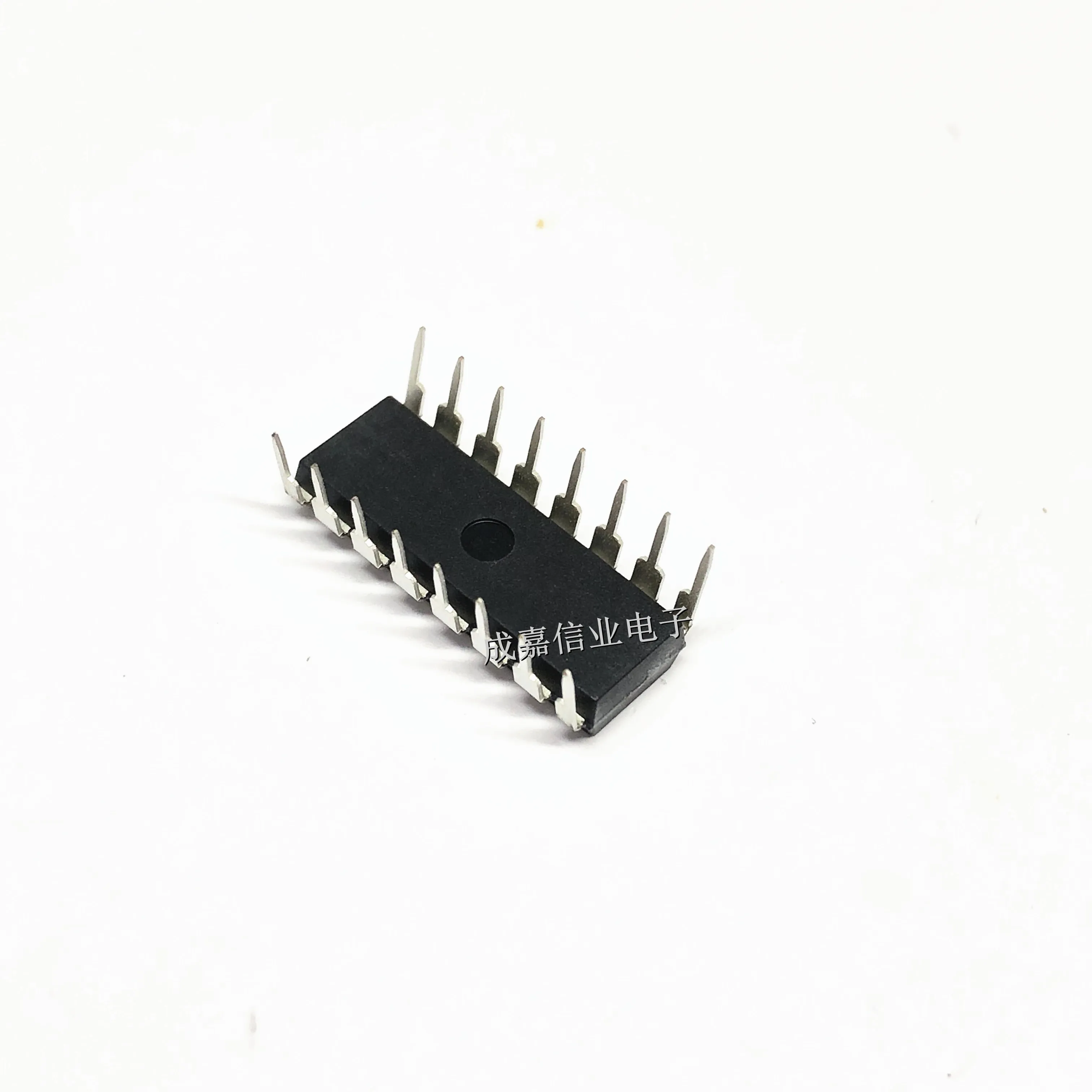 10pcs/Lot KA3525A DIP-16 Switching Controllers SMPS Controller 2 Output 5V 500mA Operating Temperature:0 C-+ 70 C