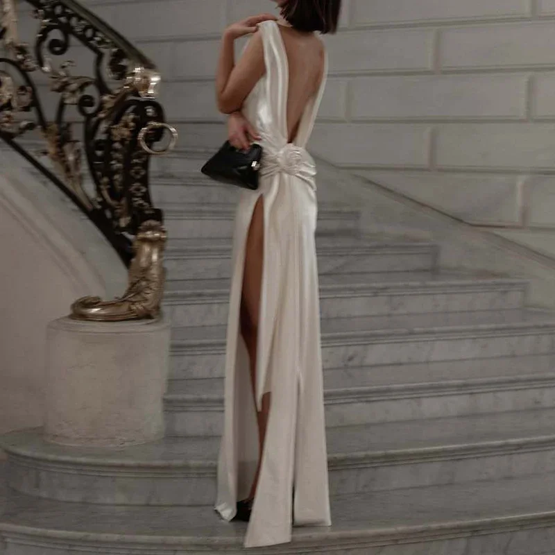 Elegancka sukienka wieczorowa damska z satyny, bez rękawów, z dekoltem w serek, seksowna, z rozcięciem, ażurowa, gładka, modna, z wysokim stanem, drapowana, długa.