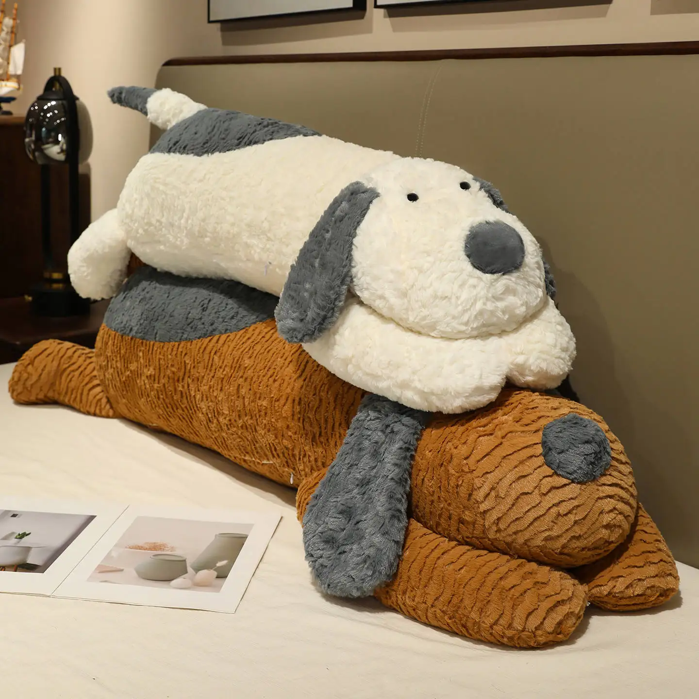 Oreiller en peluche pour chien, grande taille, Long couché, chiot de dessin animé, poupée en peluche douce, chaud et joli, oreiller de couchage, décoration de maison Kawaii