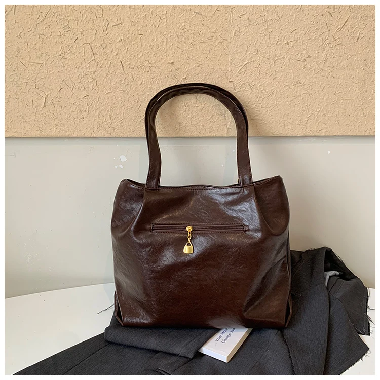 Women's Large Capacity Tote Bag Vintage Distressed Faux Leather Casual Shoulder Bag with Star Charm Retro Underarm Bag for Daily