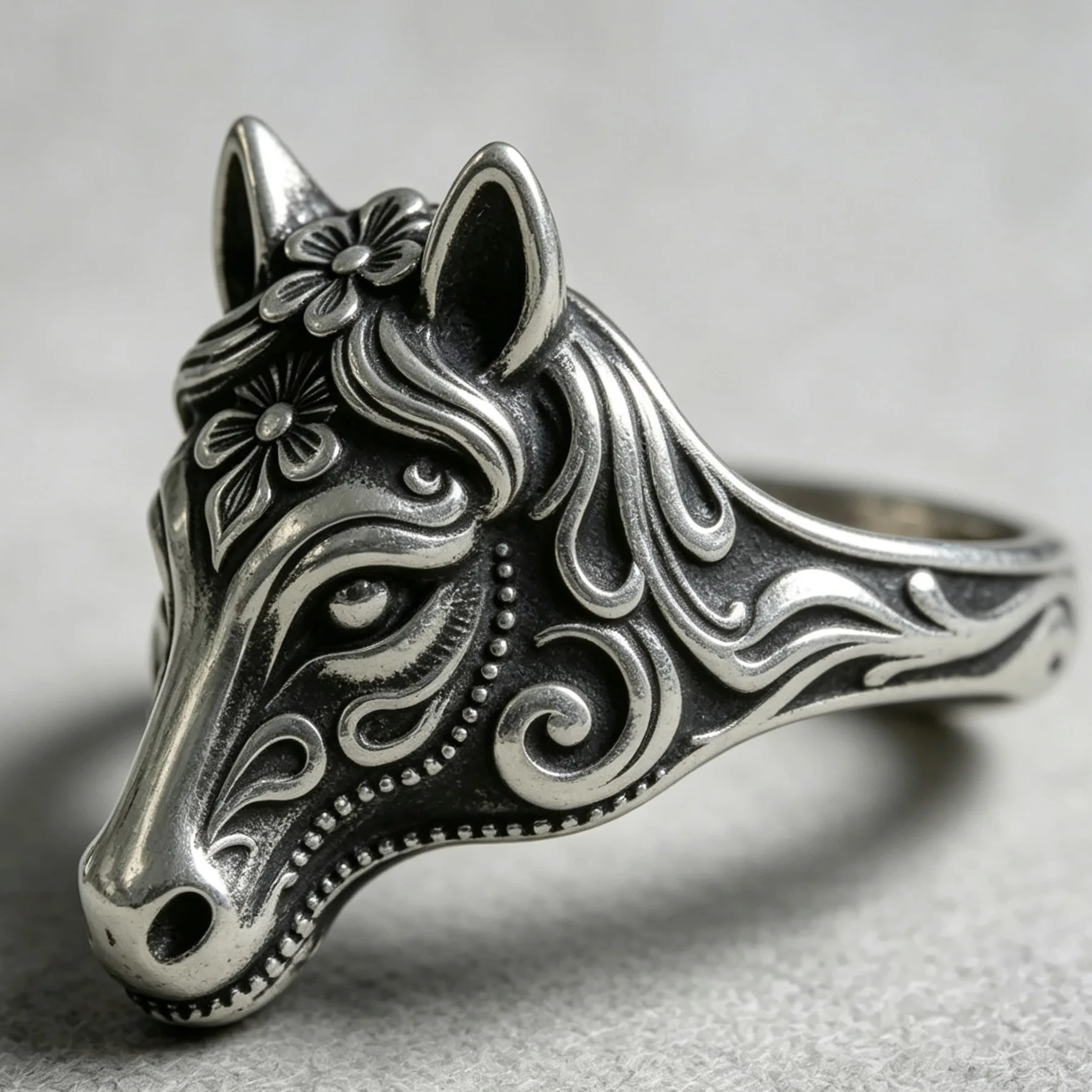 Vintage Silvery Horse Head Ring, Floral‑Carved Animal Totem Ring, Retro Ethnic Ornament, Unique Charm Jewelry Gift for Men Women