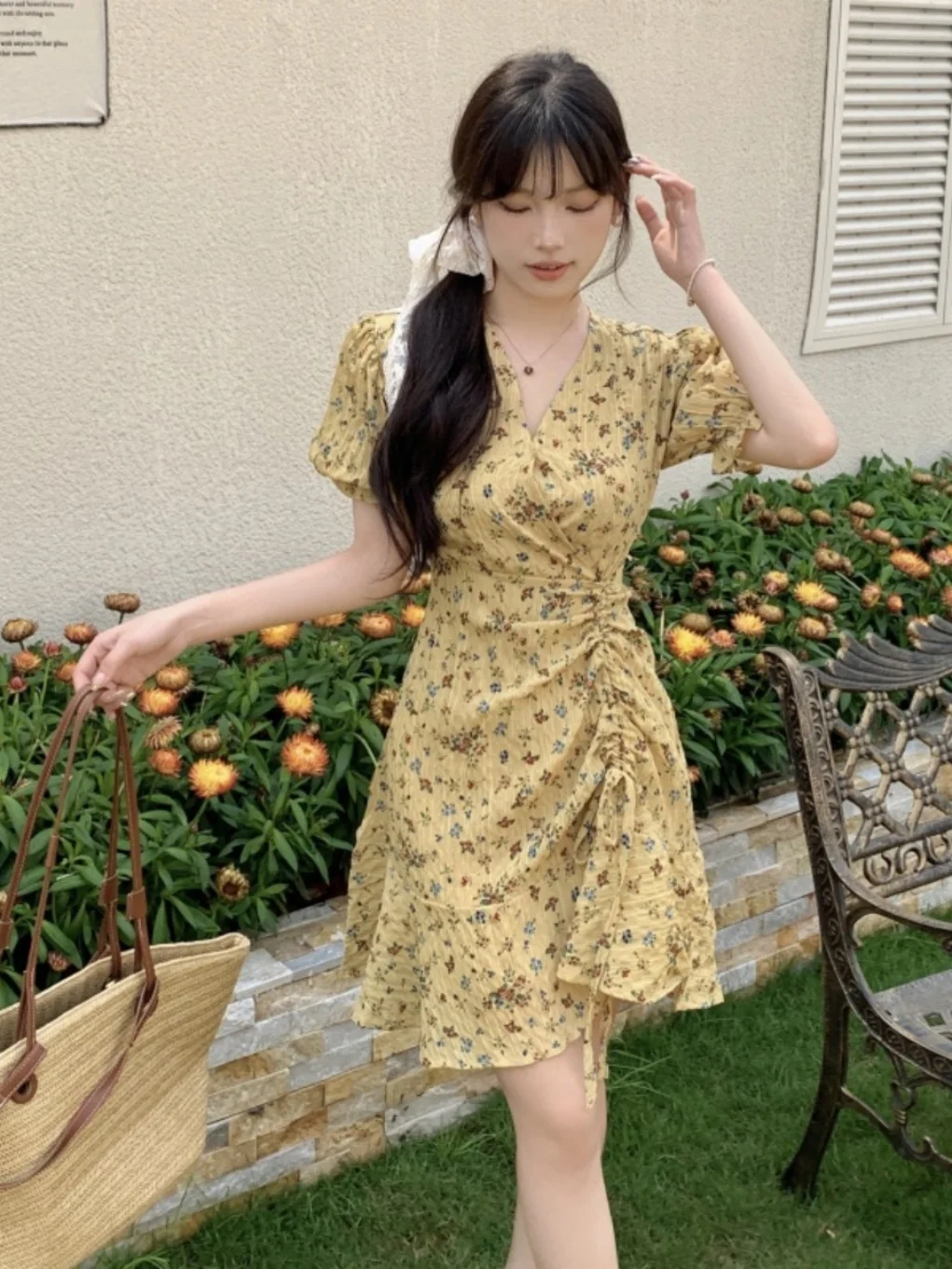 

Sweet Floral Print Bubble Sleeve Drawstring Short Dress V-Neck Waist Cinching Design Large Size Women's Korean Style A-Line S...