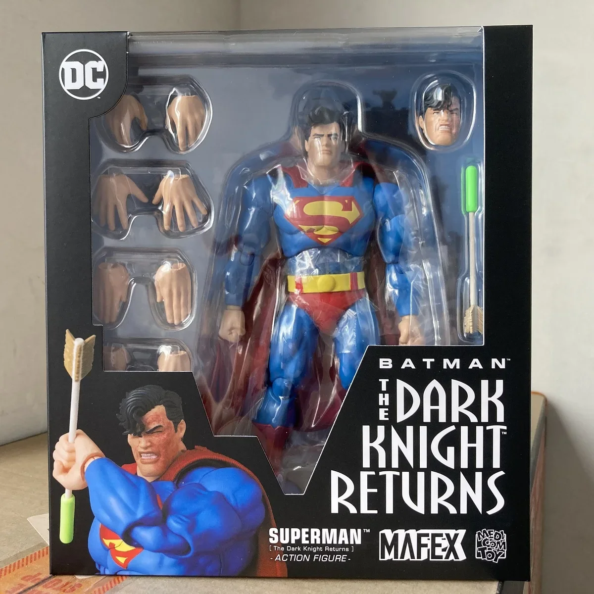 In Stock Genuine Mafex Dc Black Return Superman Dark Knight Returns 6-Inch Action Figure Superman Hand Collection Model Display