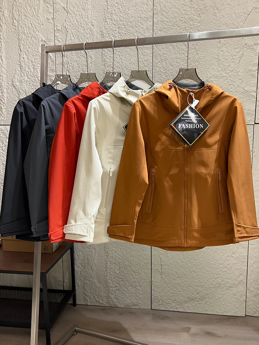 High-End Waterproof Outdoor  Jacket with Hood for Men And Women Polyester And Spandex Autumn Winter Sports Coat