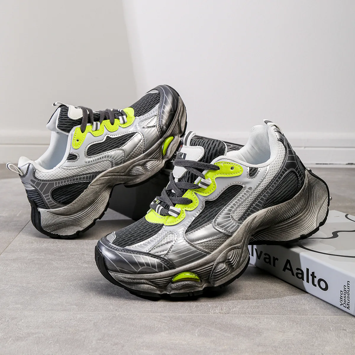 أحذية رياضية كاجوال عالية الجودة للرجال أحذية رياضية غير رسمية بنمط قذر جديد ونعل سميك ومتعددة الاستخدامات ومضادة للانزلاق