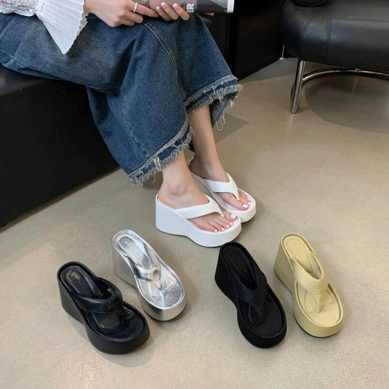 2026 New Design Summer Chunky Woman Slippers Fashion Platform Wedges High Heel Silvery Ladies Shoes Zapatillas De Mujer view 3