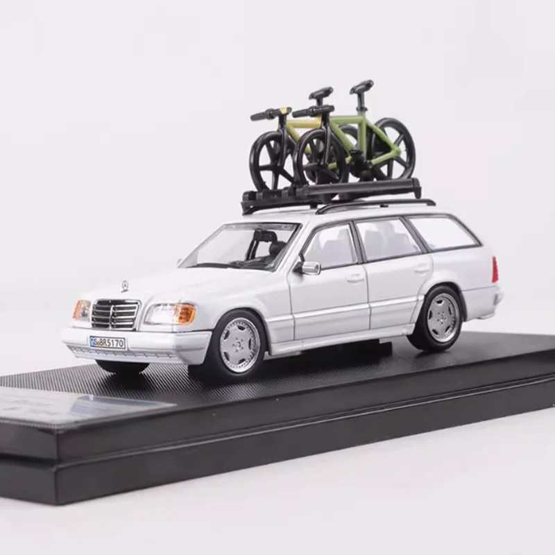 Mortal Diecast 1/64 S124 Station Wagon - met fietsaccessoires Legering automodel Klassiekers Volwassen souvenircadeau Hobby en speelgoed