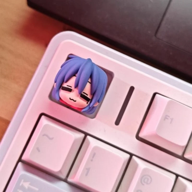 Tutup Tombol Anime Lucky Star Konata Izumi Profil Cherry R4 Keyboard Mekanis Topi Kunci Permainan Kustom Kartun Lucu Hadiah Koleksi