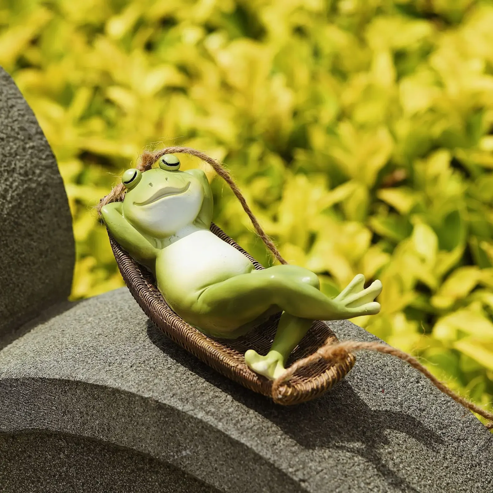 

New 2025 Garden Swing Frog Pendant Cute Animal Modern Simple Outdoor Courtyard Hanging Decoration Fun Carving Desktop Decoration