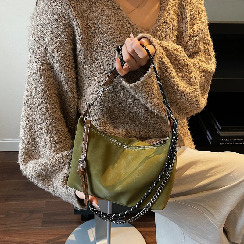 

Модные однотонные маленькие квадратные сумки на плечо из искусственной замши в стиле ретро для женщин 2026, горячая распродажа, простые универсальные популярные сумки через плечо