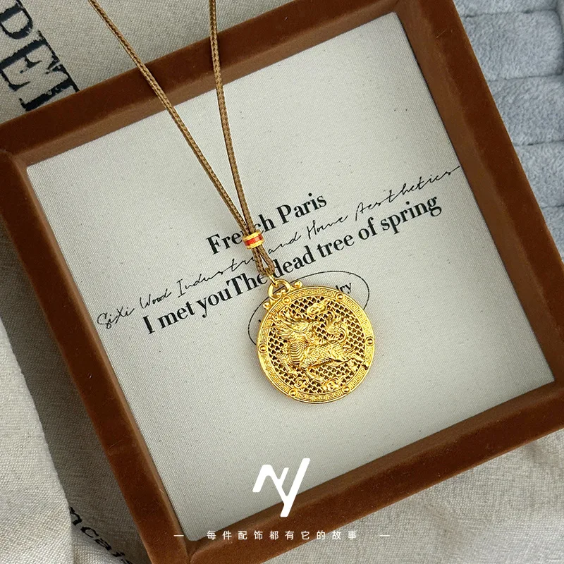 AU999 24K الذهب المرأة كيلين البوصلة والمجوهرات |   مينا فاير كيلين مع بوصلة ذهبية، مجوفة تخريمية، فخمة ونبيلة