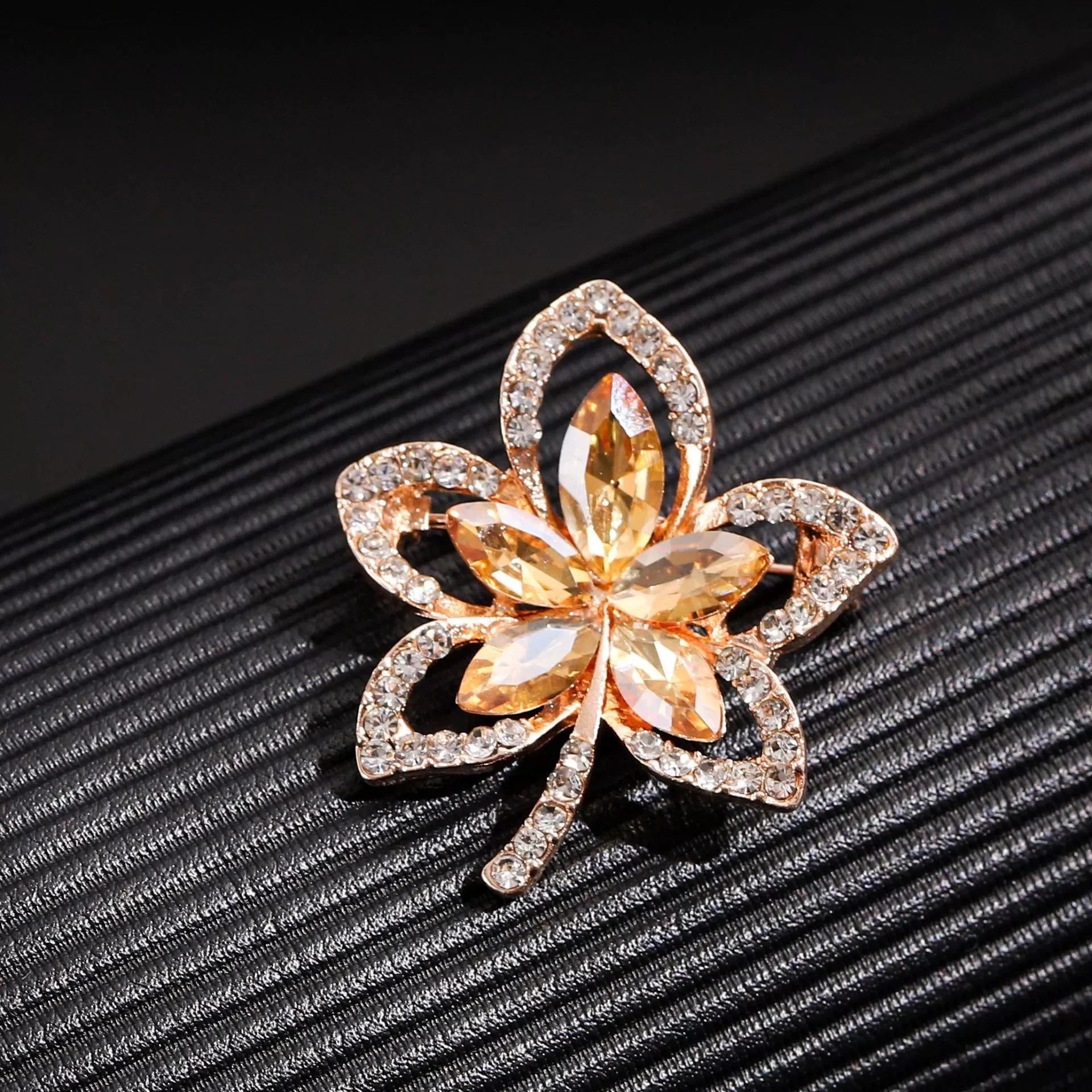 เข็มกลัดดอกไม้สไตล์เกาหลีสำหรั - Women Accessories Bouquet บทวิจารณ์และราคา