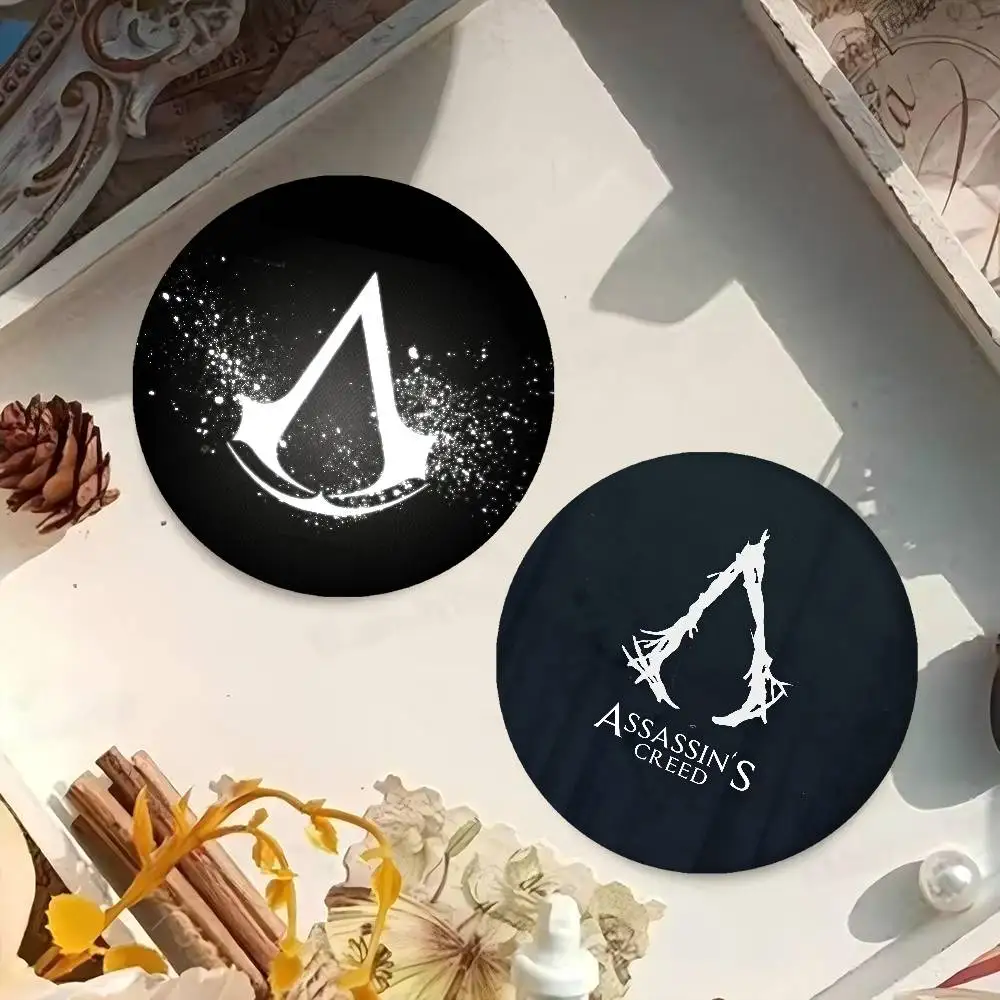 A-القاتل C-Creed دبابيس الإبداعية مضحك وجه مبتسم جولة المفاجئة في بروش شارة ظهره قبعة اكسسوارات مجوهرات هدايا #3