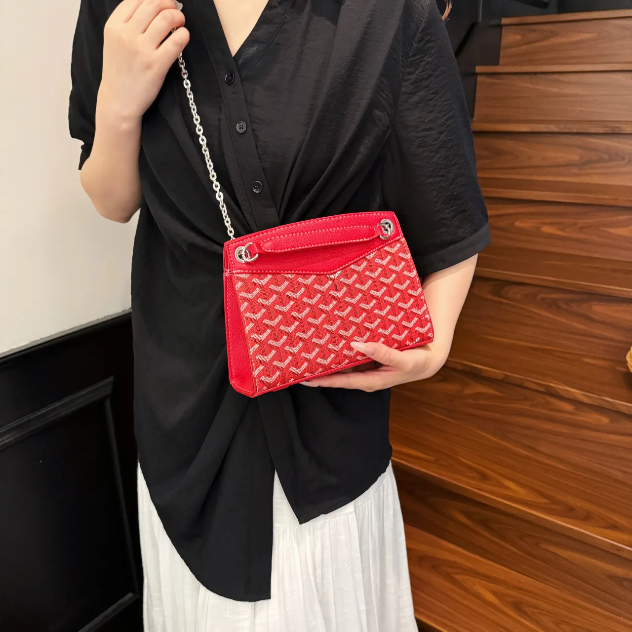 حقيبة مربعة أنيقة بحزام سلسلة، حقيبة كروس صغيرة متطورة للنساء، محفظة كتف صغيرة أنيقة، حقيبة عصرية من اليوم إلى الليل