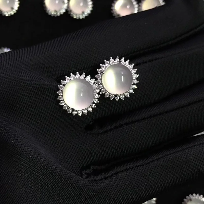 

Новые серьги-подсолнухи с натуральным белым халцедоном