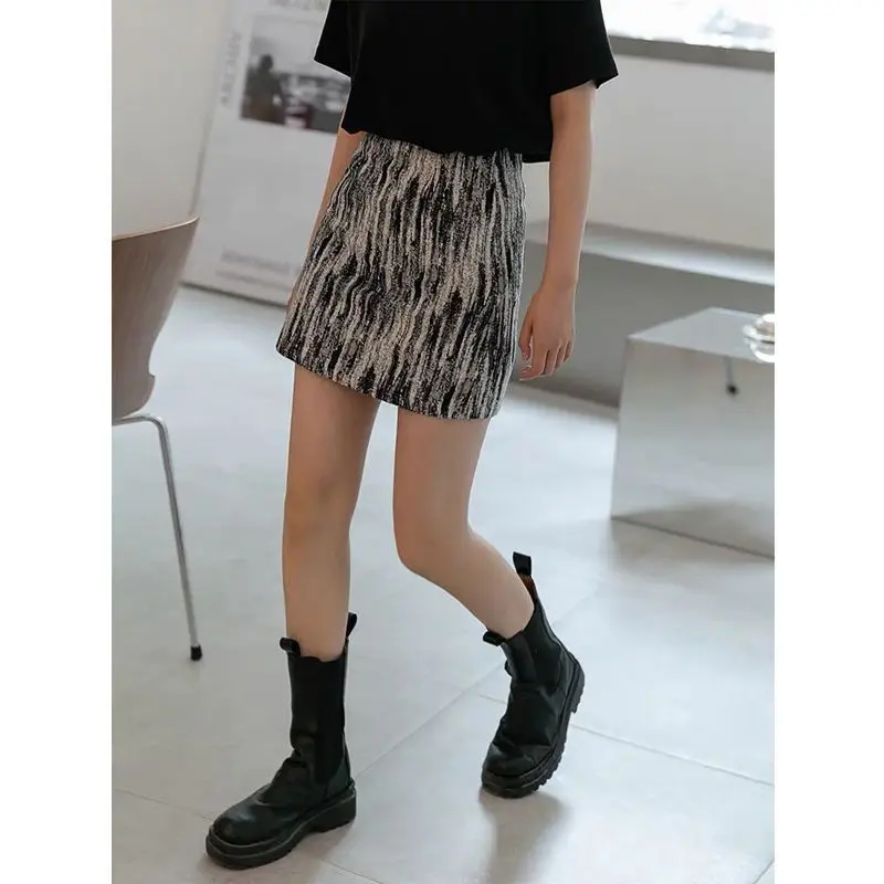 

French retro oil painting ink skirt women's autumn and winter new fashion temperament high waist Joker slim casual bag hip skirt