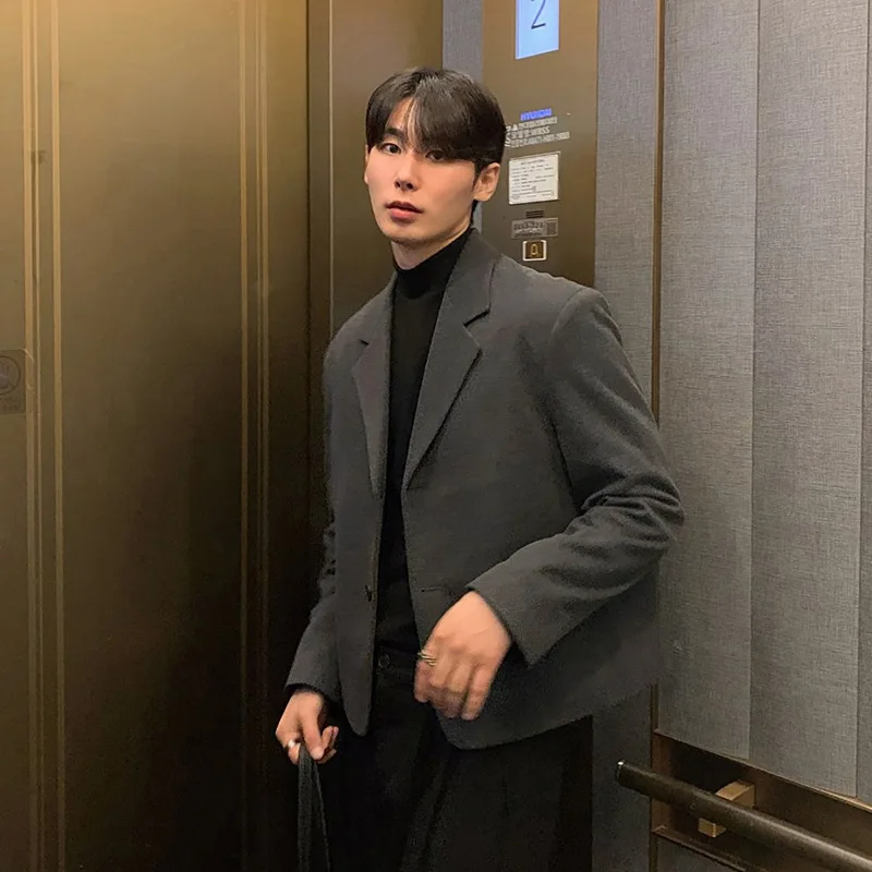 WTHT อินเทรนด์ผู้ชายสีทึบกระเป๋าไหล่ออกแบบ Blazer เสื้อแฟชั่นคู่หัวเข็มขัดเสื้อแขนยาวชาย 2A0603