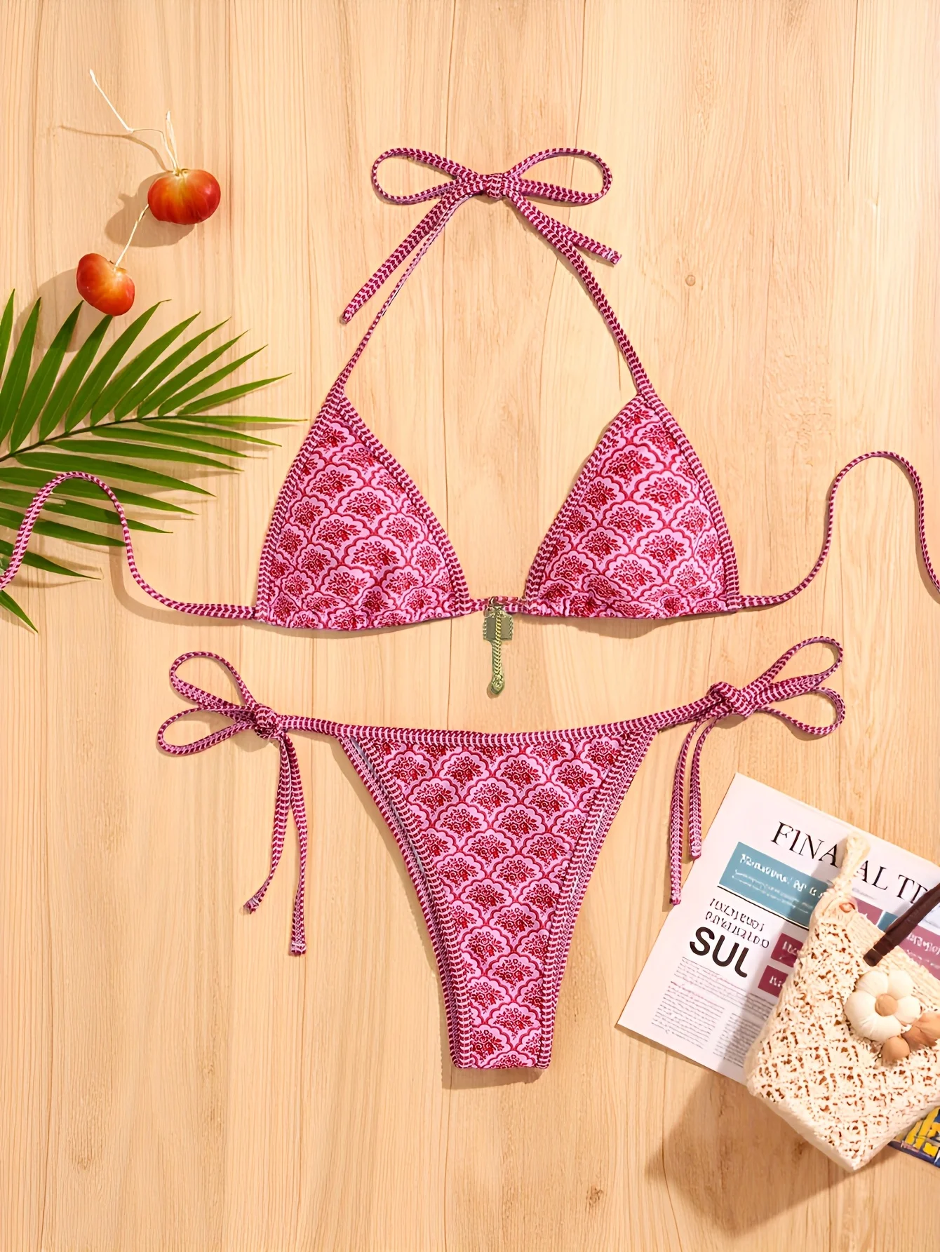 

Новый европейский и американский стиль: пасхальный розово-красный сексуальный треугольный бикини для девочек с завязками на шее и принтом, раздельный купальник.