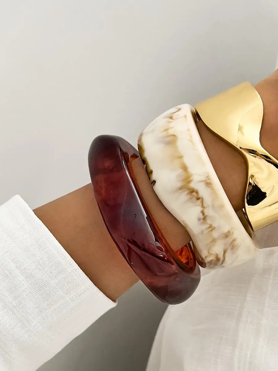 pulseira-de-metal-elegante-com-cruz-de-alto-brilho-e-resina-irregular-tingida-–-joia-feminina-de-personalidade-Unica