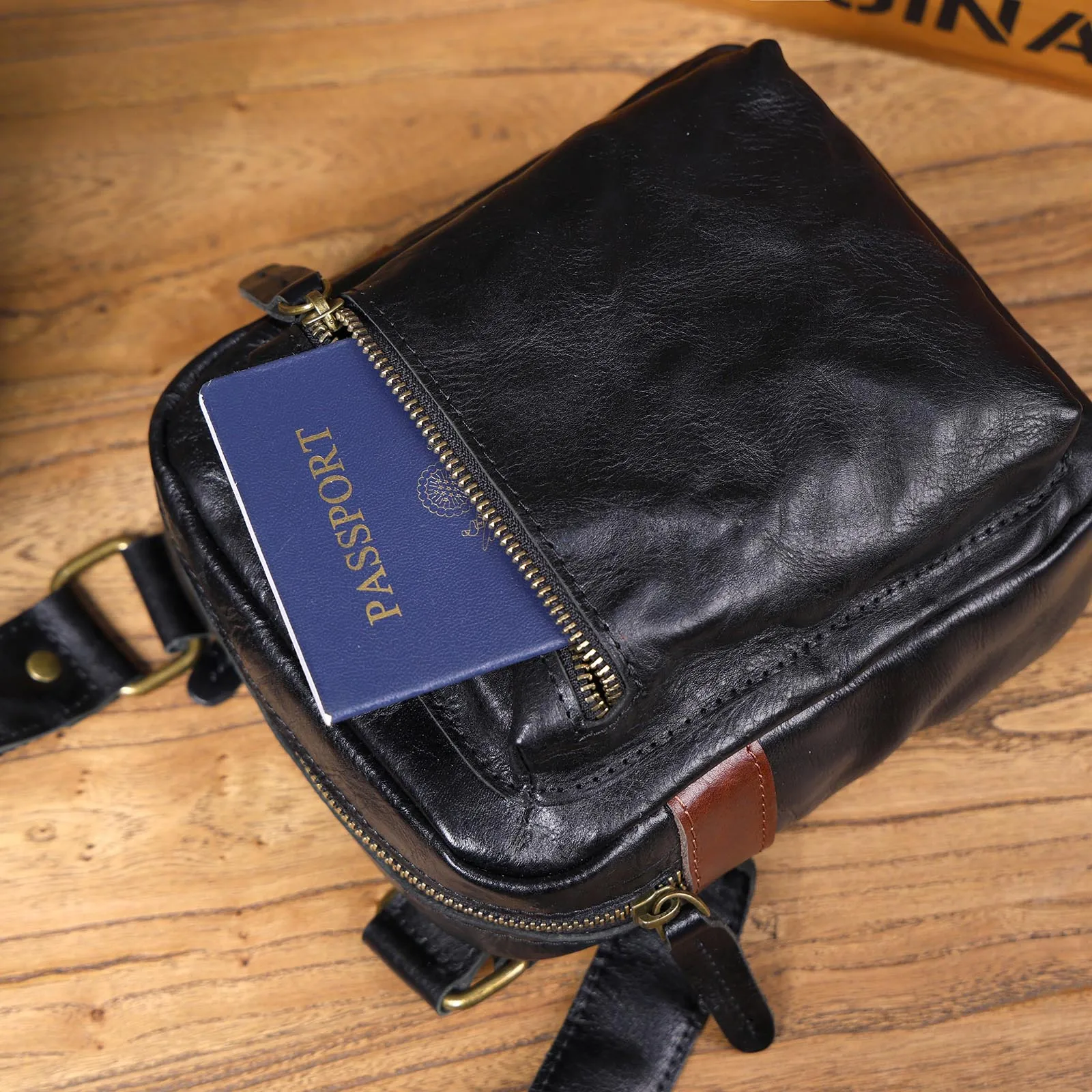 S.WORKER Vollnarbenleder-Umhängetasche für Herren, Vintage-Crossbody-Brusttasche aus pflanzlich gegerbtem Leder – Detail 12