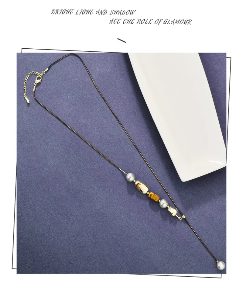 سلسلة سترة معدنية مربعة غير منتظمة بطيات فضية على شكل عين النمر للنساء، قلادة عصرية ورجعية