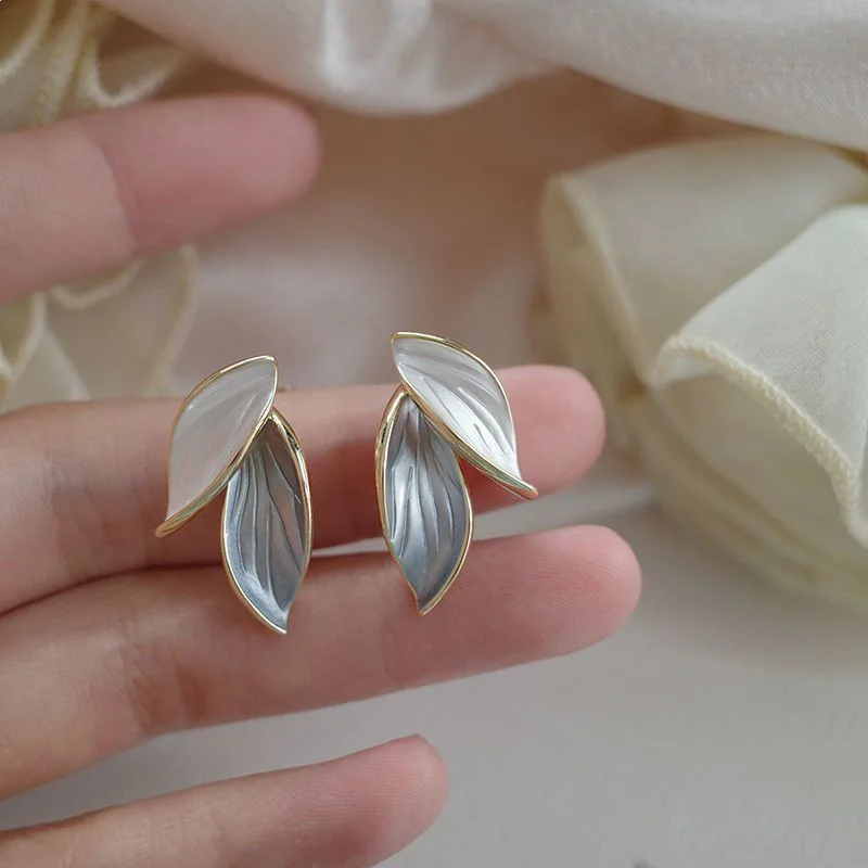 New Korean Arrival Metal Trendy Fresh Lovely Sweet Grey Leaf Stud Earrings For Women 2024 Fashion Jewelry