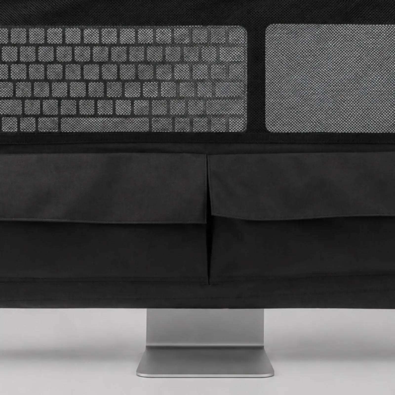 24インチのオールインワンコンピューター用キャリングケース。スタジオでの使用に最適で、傷がつきにくい素材を使用。