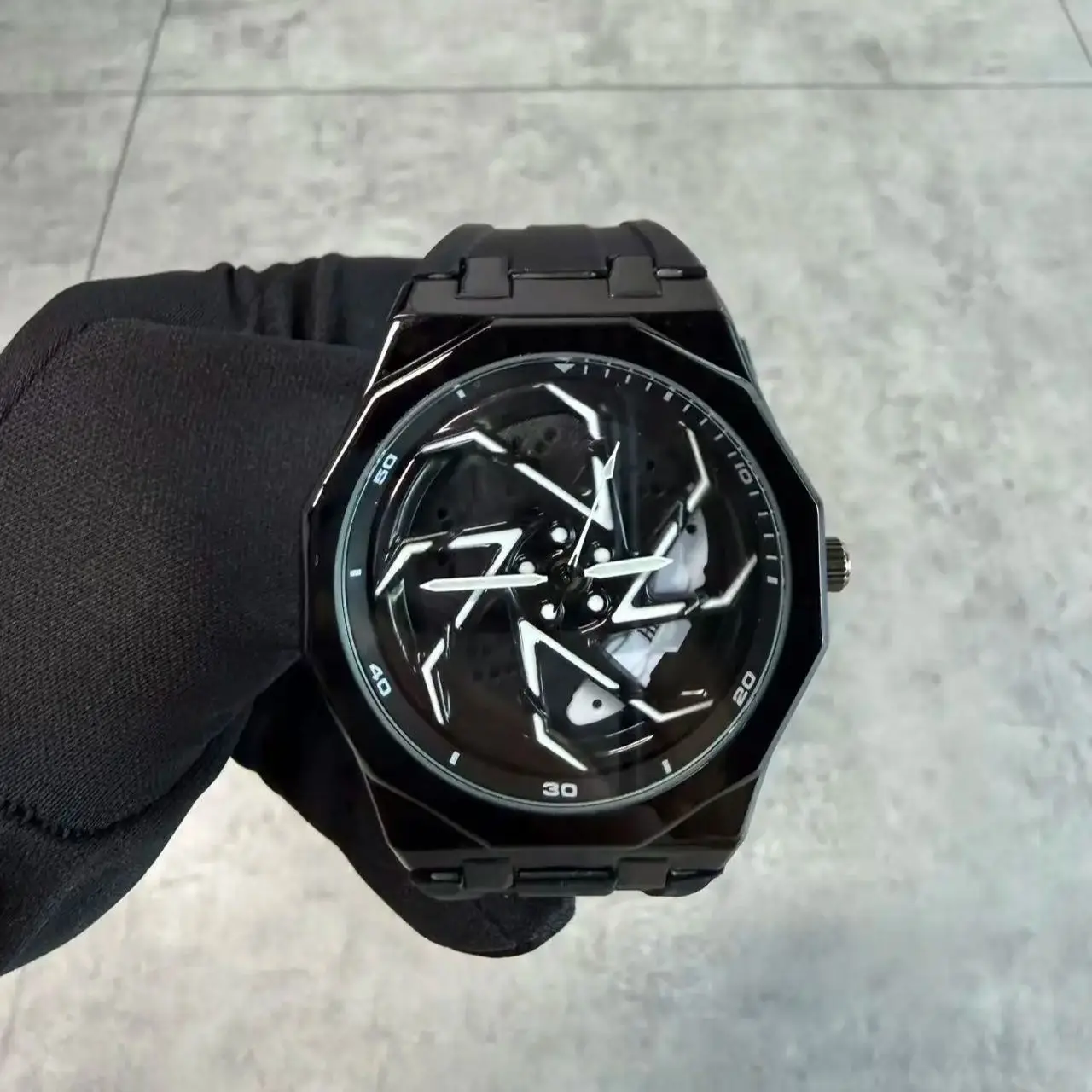 New Cool Men's Spider Watch, Rotating Car Wheel Dial Quartz Watch, Waterproof Silicone Strap Sports Watch, Men's Fashion Gift view 6