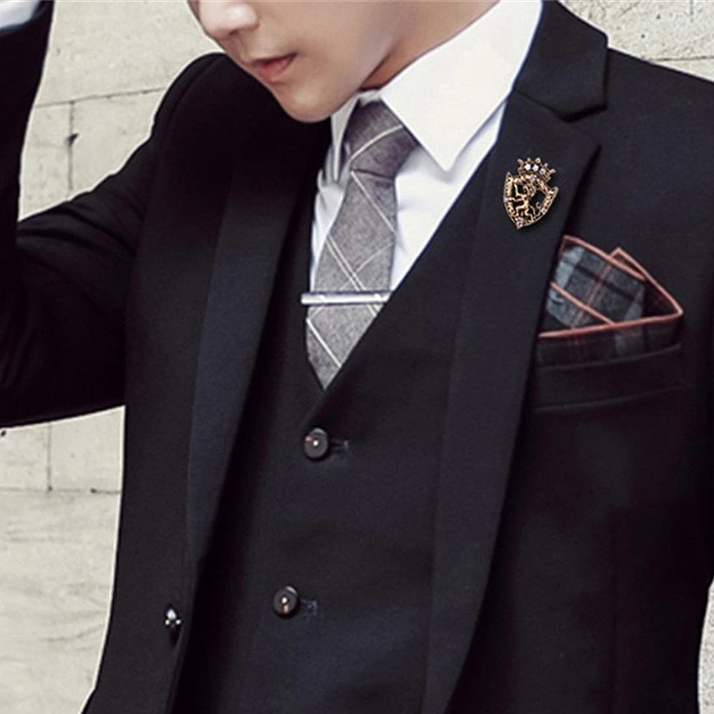 

Retro CZ Crown Hollow Lion Shield Men Anchor Brooch Luxury Animal Badges Metal Lapel Pins Jewelry Clothing Accessories Gift