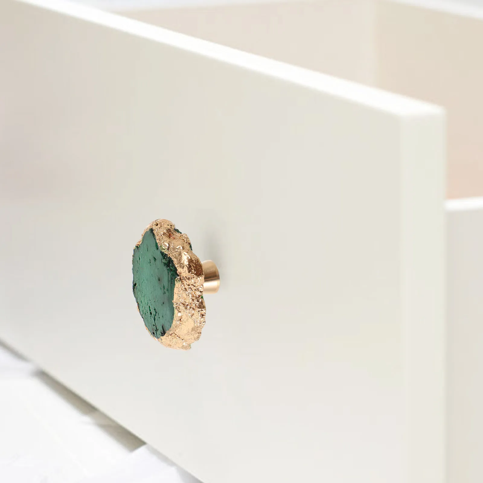 Irregular Crystal Slice Brass Cabinet Handles Green Stylish Pulls for Bathroom Kitchen Wardrobe Drawer Modern Decorative