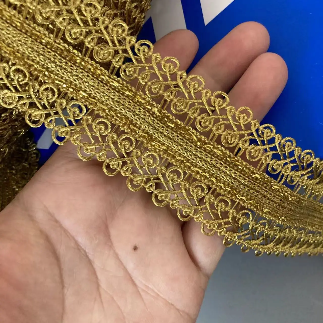 1 Yard 4,2 cm Gold Spitze Trim Band Goldfaden Gurtband ethnischen Stil Kleidung Stickerei Pailletten Stoff Jacquard Zubehör neu