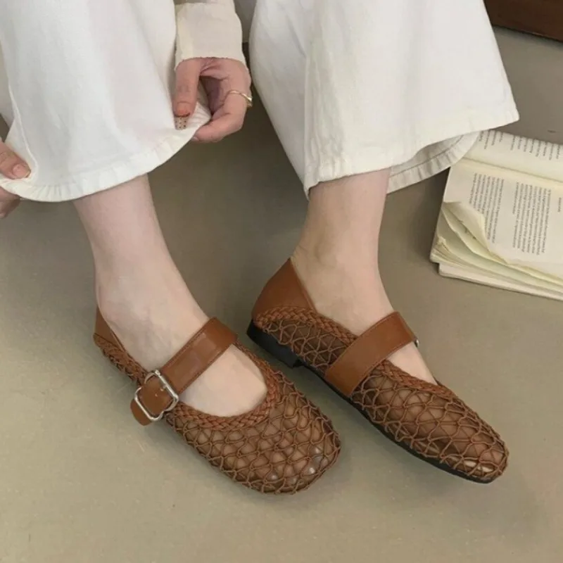 

2026 New Women's French Style Mesh Breathable Soft Sole Closed Toe Flat Mules Sandals Summer Fashion Outdoor Wearable