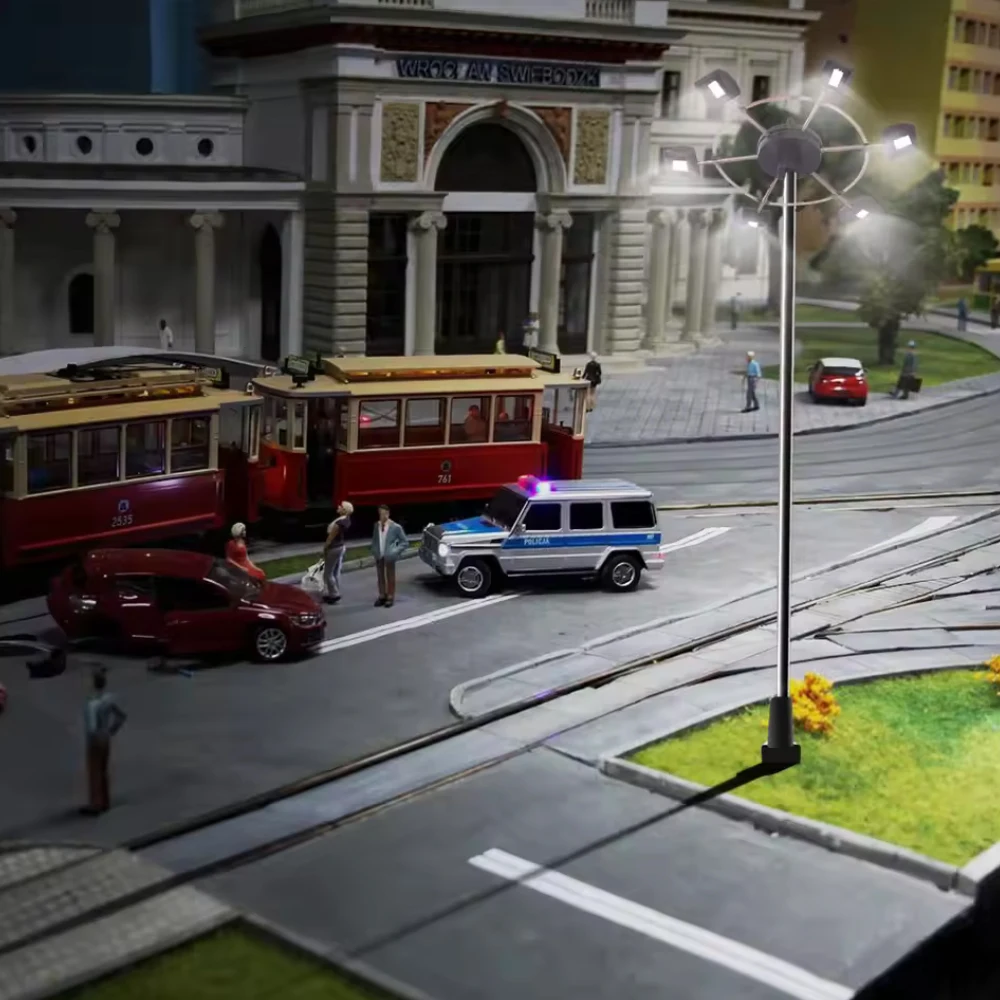 Symulacja Miniaturowa lampa uliczna z sześcioma głowicami Model 3V LED Zabawki świetlne dla majsterkowiczów HO N Skala Żelaznicza Latarnia Materiały krajobrazowe 1szt.