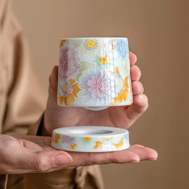 Vintage Style Rotating Tea Cup – Multi-Floral Motif, Chinese Cultural Souvenir, Ideal for Gongfu Brewing & Gifting