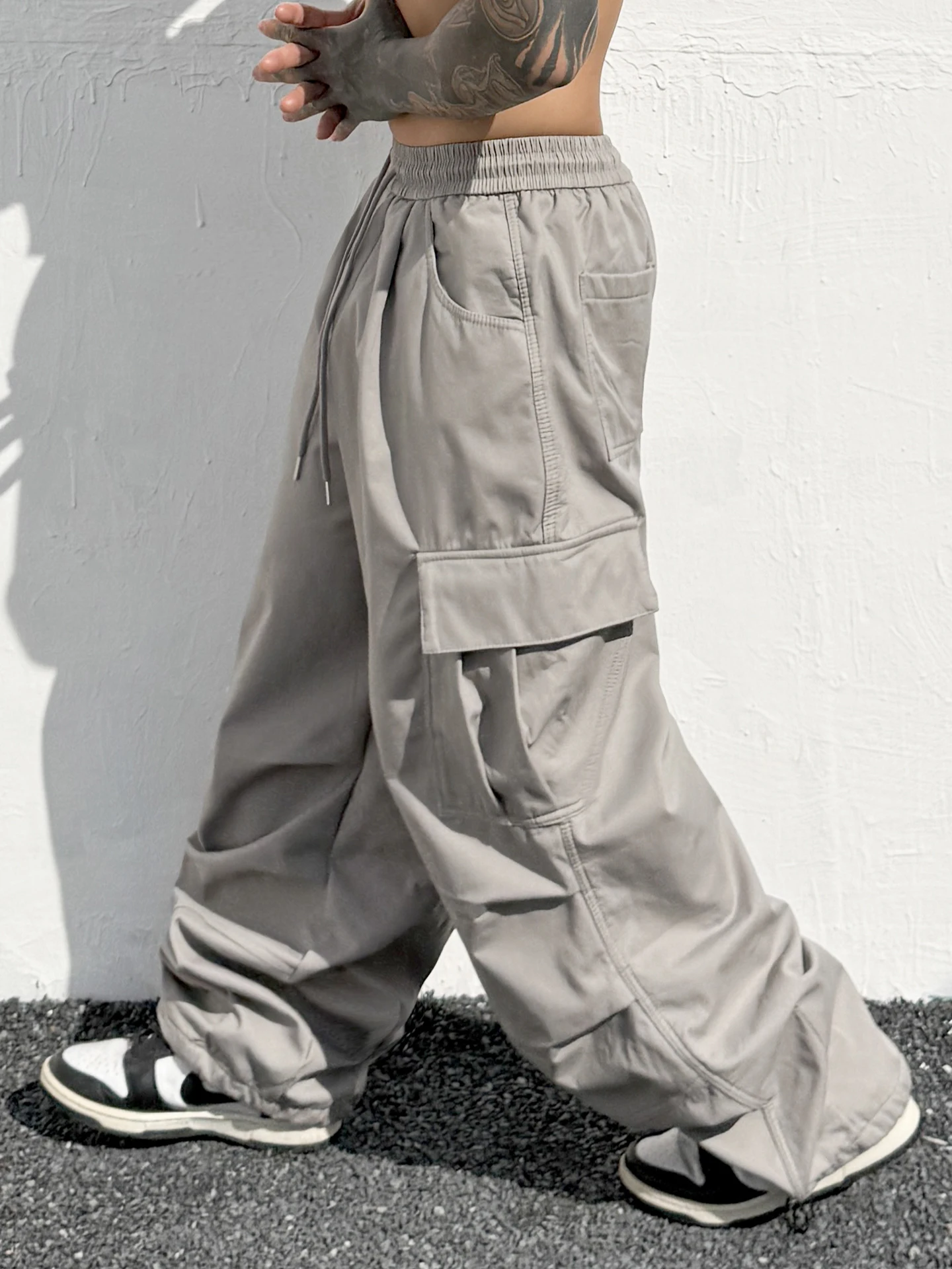 

Модные уличные брюки свободного кроя с флисовой подкладкой, прямые, мужские, зимние 2026, с множеством карманов, с манжетами, струящиеся, длинные, повседневные